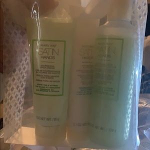 Mary Kay full size Satin Hands set